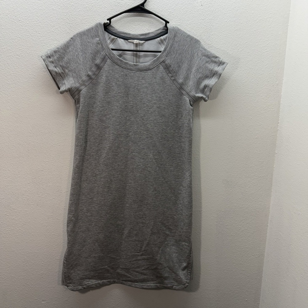 Athleta Pacer‎ Dress Women's Size S Gray Short Sleeve Sweatshirt T Shirt Casual